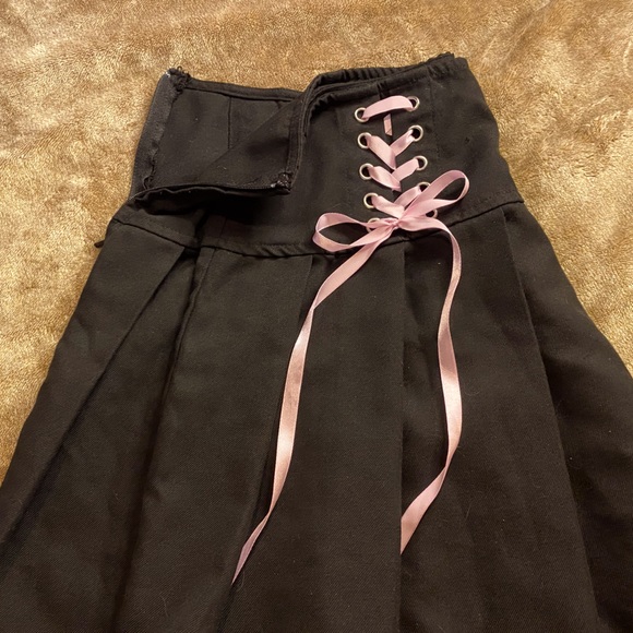 Pleated Zip-Up Skirt - Picture 3 of 9